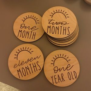Monthly baby milestone marker discs